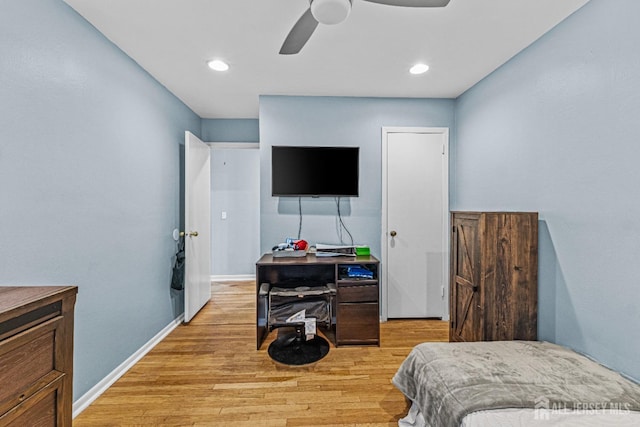 bedroom with recessed lighting, baseboards, ceiling fan, and light wood-type flooring