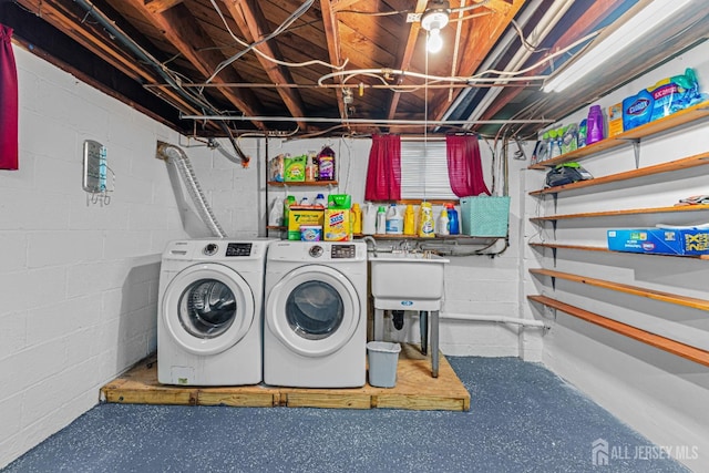 laundry room featuring laundry area and washer and clothes dryer
