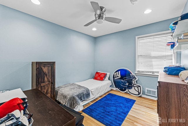 bedroom with a ceiling fan, recessed lighting, wood finished floors, and visible vents