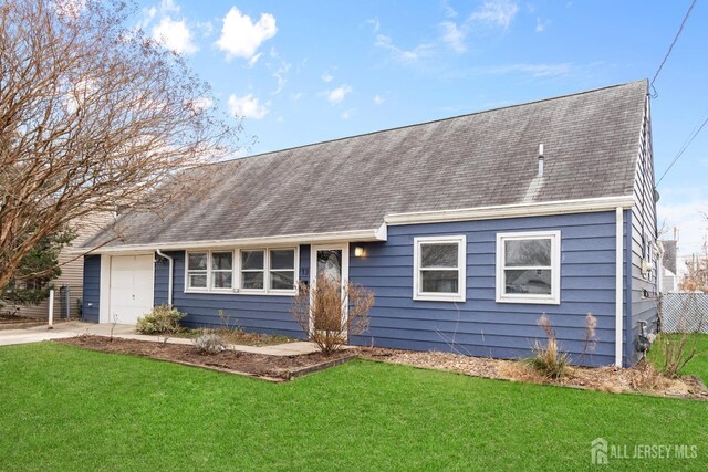 ranch-style house with a front yard