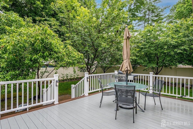 10 Dellview Dr, Edison, NJ 08820 - deck with a fenced backyard and outdoor dining space