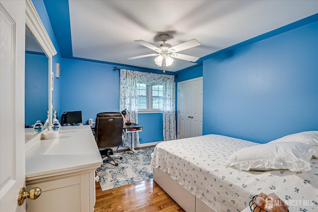 10 Dellview Dr, Edison, NJ 08820 - bedroom featuring light wood-style floors, an office area, ceiling fan, and a closet