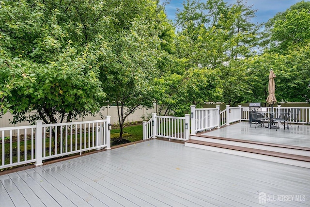 10 Dellview Dr, Edison, NJ 08820 - deck with outdoor dining space