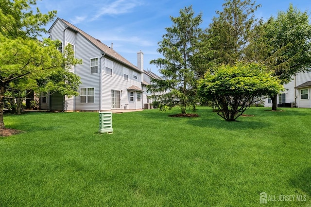 349 Lunar Rd, Piscataway, NJ 08854 - view of grassy yard