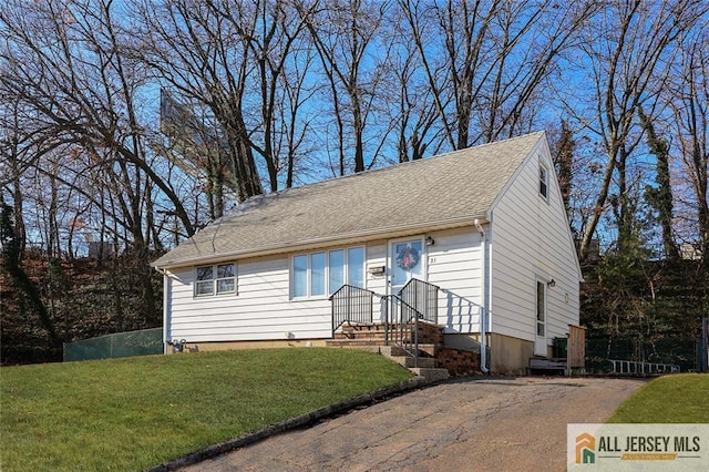 view of front of house with a front lawn