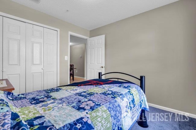 84 Prestwick Way, Edison, NJ 08820 - bedroom featuring a closet, baseboards, and carpet