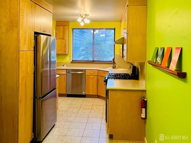 172 Sayre Dr, Plainsboro, NJ 08540 - kitchen with stainless steel appliances, light countertops, under cabinet range hood, a sink, and light tile patterned floors
