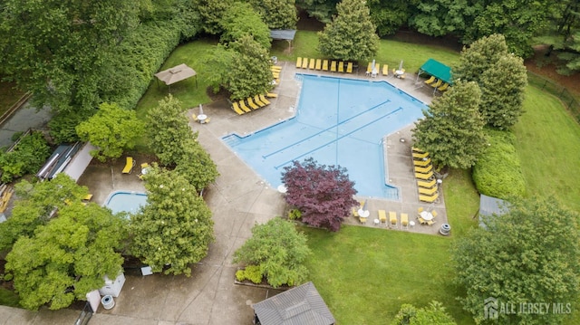 172 Sayre Dr, Plainsboro, NJ 08540 - bird's eye view of a pool