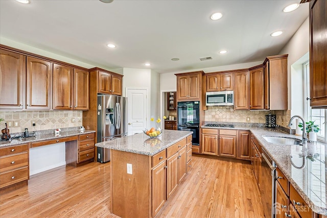37 Equestrian Way, Monroe, NJ 08831 - kitchen featuring appliances with stainless steel finishes, a sink, light wood-style floors, a kitchen island, and recessed lighting