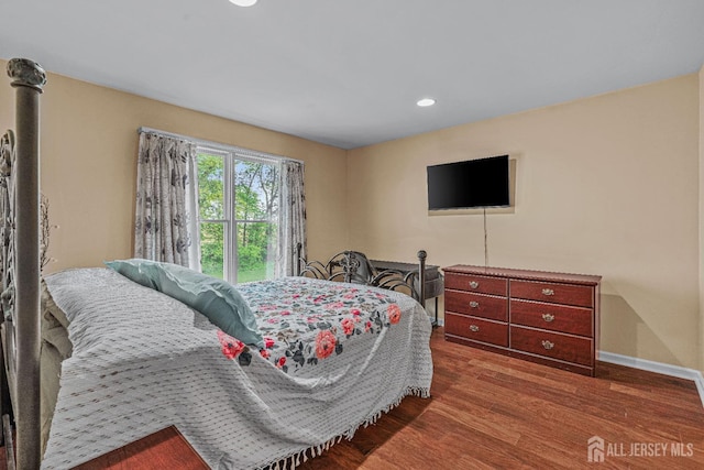 9 Narrow Brook Ct, Plainsboro, NJ 08536 - bedroom featuring wood finished floors, recessed lighting, and baseboards