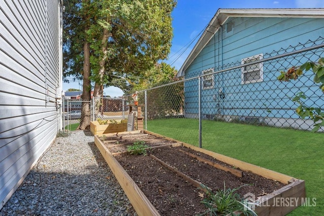 view of yard featuring a vegetable garden and fence