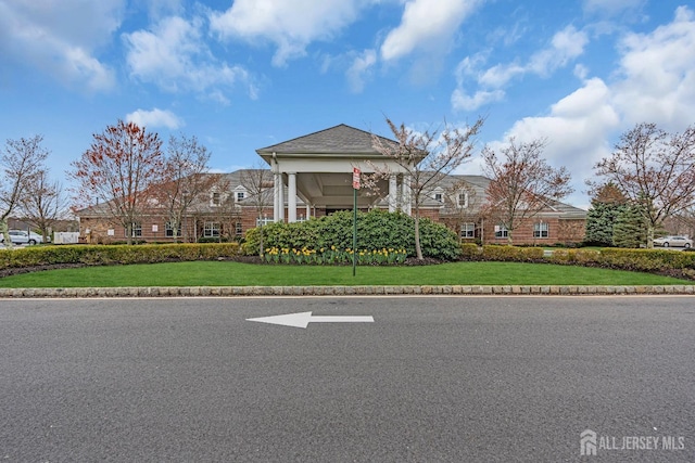 10 E Black Heath Ct, Howell, NJ 07727 - view of front facade featuring a front yard