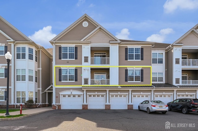 2022 Edward Stec Blvd, Edison, NJ 08837 - view of property with driveway
