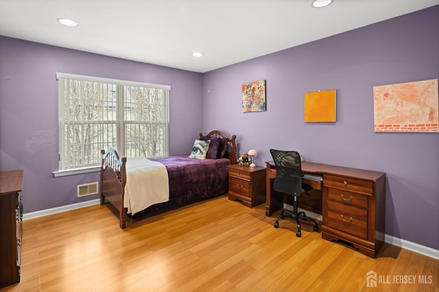 bedroom featuring baseboards, light wood finished floors, visible vents, and recessed lighting