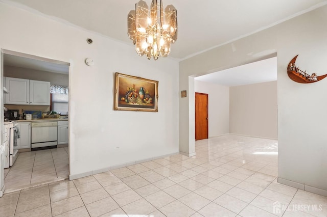 unfurnished dining area with light tile patterned flooring, a chandelier, ornamental molding, and baseboards