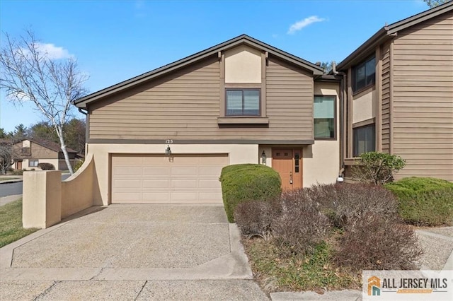 view of front of house with driveway and stucco siding