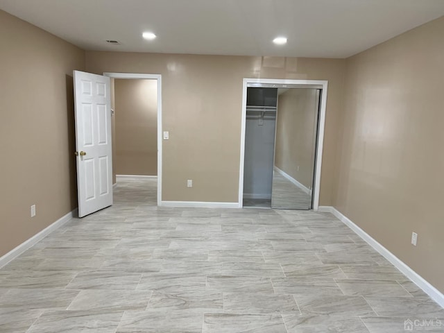 unfurnished bedroom featuring baseboards, visible vents, a closet, and recessed lighting