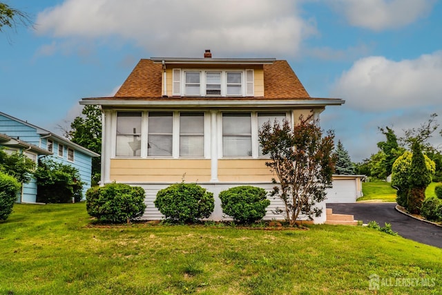 1107 River Rd, Piscataway, NJ 08854 - bungalow featuring a front lawn and a chimney
