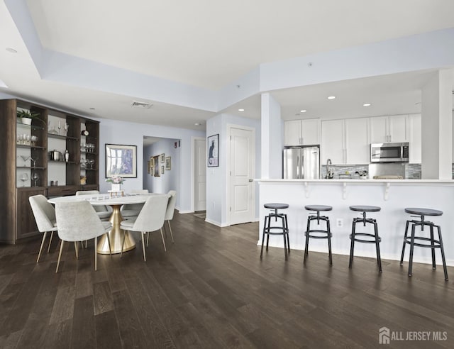 20 Livingston Ave Unit 601, New Brunswick, NJ 08901 - dining space featuring dark wood-style floors and recessed lighting