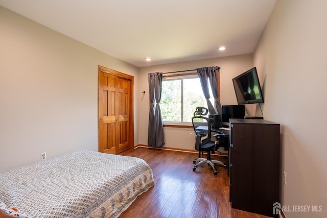 10 Chelsea Ct, South Brunswick, NJ 08810 - bedroom featuring dark wood-style floors, recessed lighting, and an office area