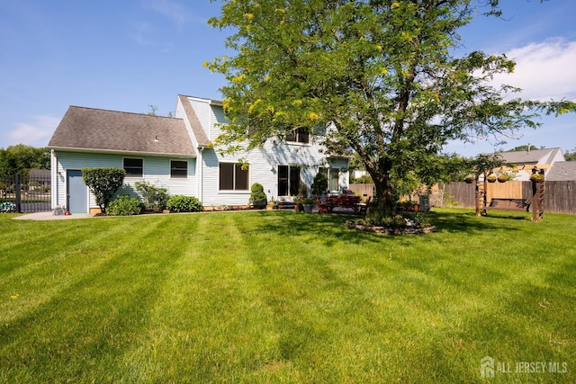 10 Chelsea Ct, South Brunswick, NJ 08810 - view of yard featuring a patio