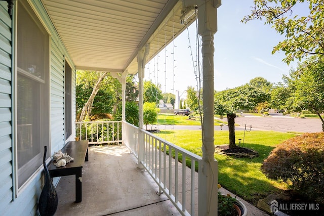 10 Chelsea Ct, South Brunswick, NJ 08810 - covered porch with a yard