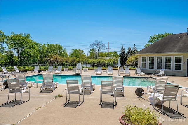 822 Dominick Ct, South Plainfield, NJ 07080 - community pool with a patio