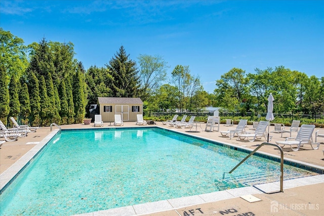 822 Dominick Ct, South Plainfield, NJ 07080 - community pool with a patio and view of wooded area