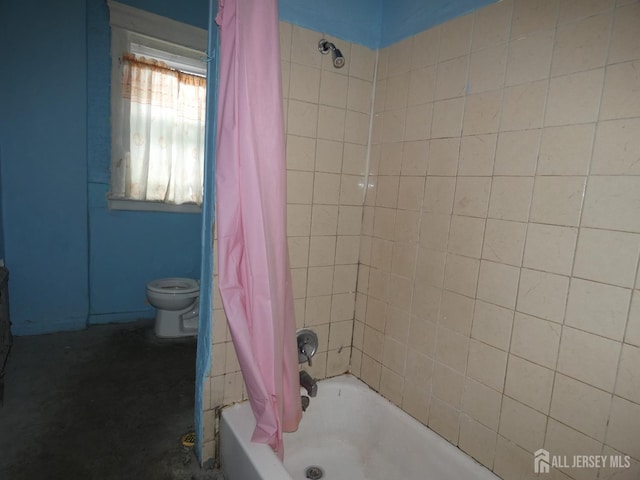163 Livingston Ave, New Brunswick, NJ 08901 - bathroom with shower / tub combo with curtain and toilet