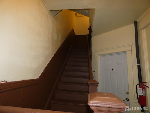 163 Livingston Ave, New Brunswick, NJ 08901 - view of staircase