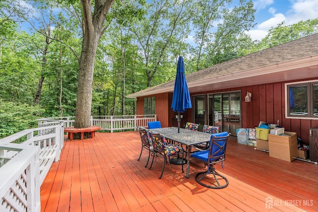 2 Crommelin Ct, East Brunswick, NJ 08816 - deck with outdoor dining space