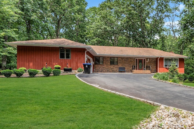 2 Crommelin Ct, East Brunswick, NJ 08816 - ranch-style house with driveway and a front yard