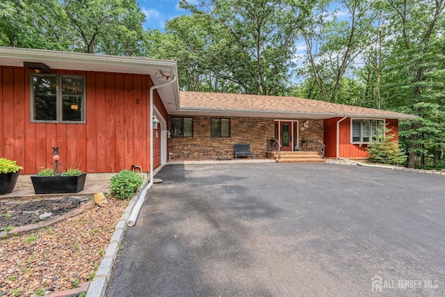 2 Crommelin Ct, East Brunswick, NJ 08816 - ranch-style house featuring asphalt driveway and a shingled roof