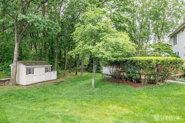 35 Fabiszewski Way, Parlin, NJ 08859 - view of grassy yard with a wooden deck