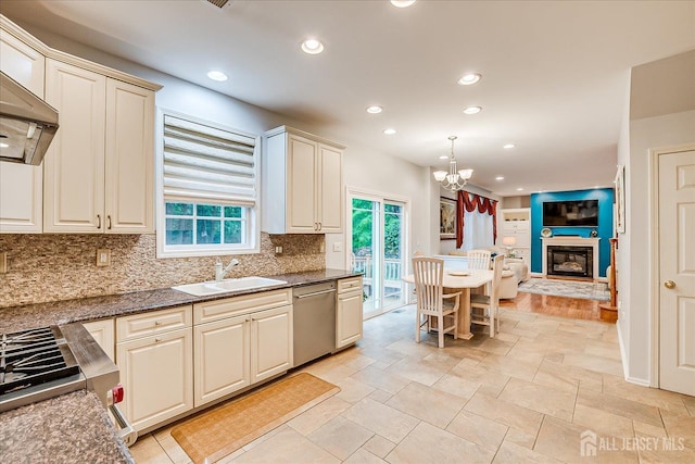 35 Fabiszewski Way, Parlin, NJ 08859 - kitchen with appliances with stainless steel finishes, a sink, open floor plan, tasteful backsplash, and a chandelier