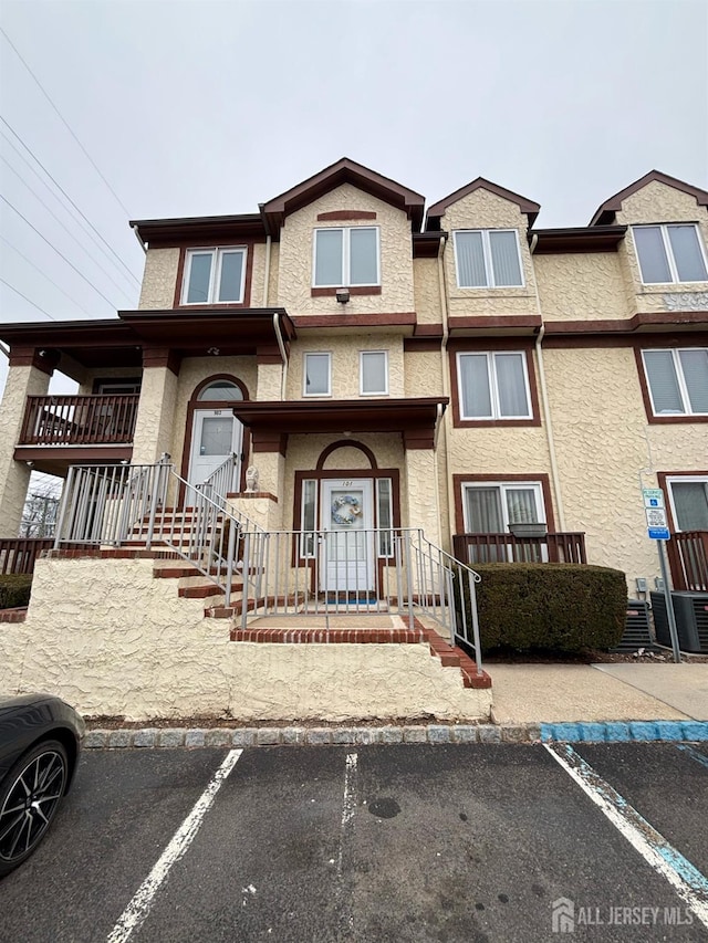 101 Michaels Ct, Woodbridge Proper, NJ 07095 - multi unit property featuring uncovered parking