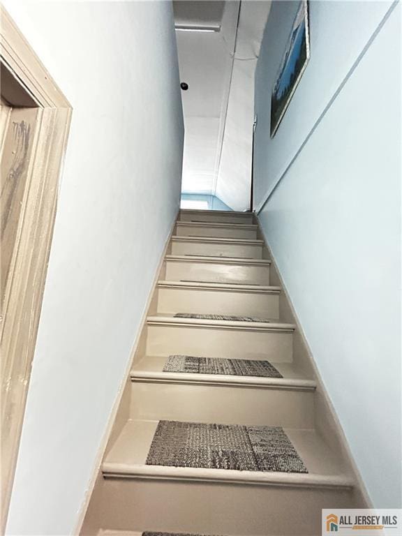133 Pleasant Ave, Iselin, NJ 08830 - view of stairway