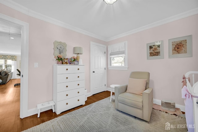 living area featuring a wealth of natural light, baseboards, and wood finished floors