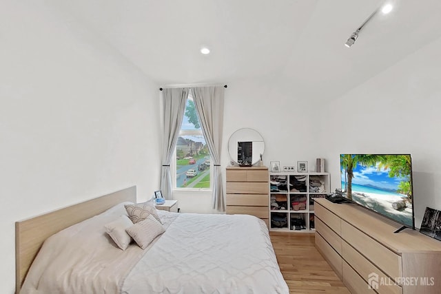 248 N 17th St N, Kenilworth, NJ 07033 - bedroom with light wood-style floors, vaulted ceiling, and recessed lighting