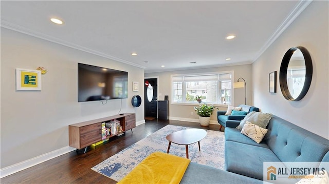 living area featuring recessed lighting, baseboards, ornamental molding, and dark wood-style flooring