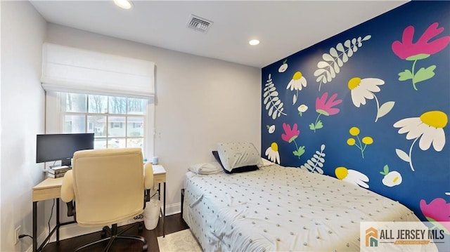 bedroom with wood finished floors, recessed lighting, visible vents, and baseboards