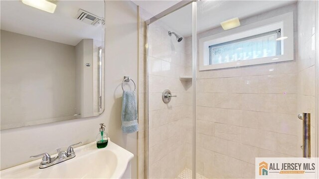 624 Lyman Ave, Woodbridge Proper, NJ 07095 - full bath with a stall shower and a sink