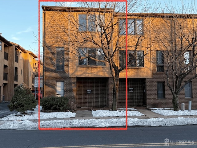 view of front facade featuring brick siding