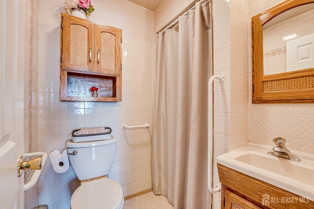 108 Morris Ave, Edison, NJ 08837 - full bath featuring tile walls, vanity, and curtained shower
