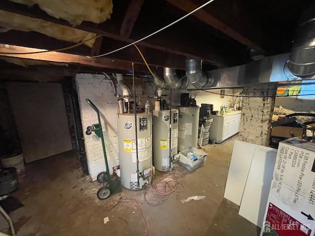 142 Joyce Kilmer Ave, New Brunswick, NJ 08901 - unfinished below grade area with gas water heater and water heater