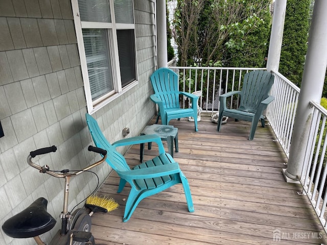 142 Joyce Kilmer Ave, New Brunswick, NJ 08901 - view of wooden terrace