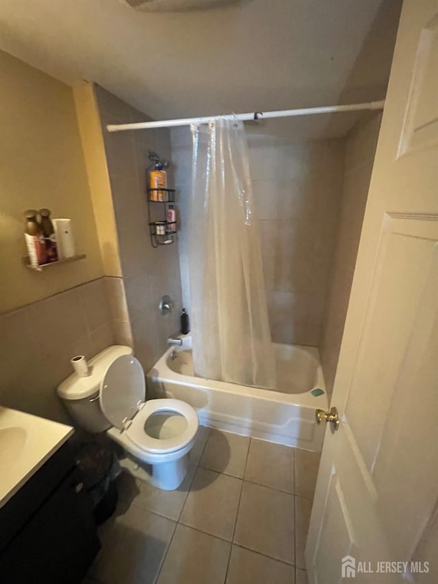 142 Joyce Kilmer Ave, New Brunswick, NJ 08901 - bathroom featuring tile patterned floors, shower / tub combo, tile walls, toilet, and vanity