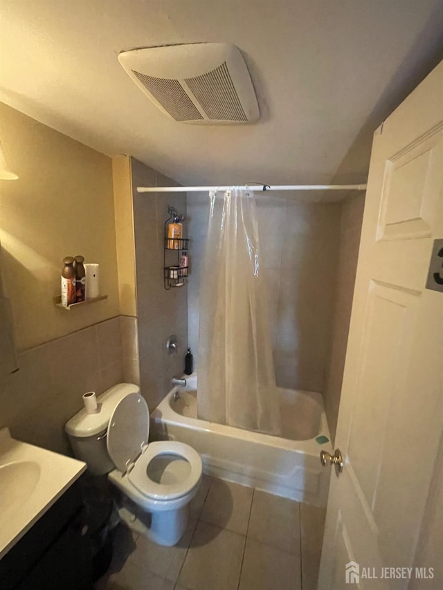142 Joyce Kilmer Ave, New Brunswick, NJ 08901 - bathroom featuring tile patterned flooring, shower / tub combo, toilet, vanity, and tile walls