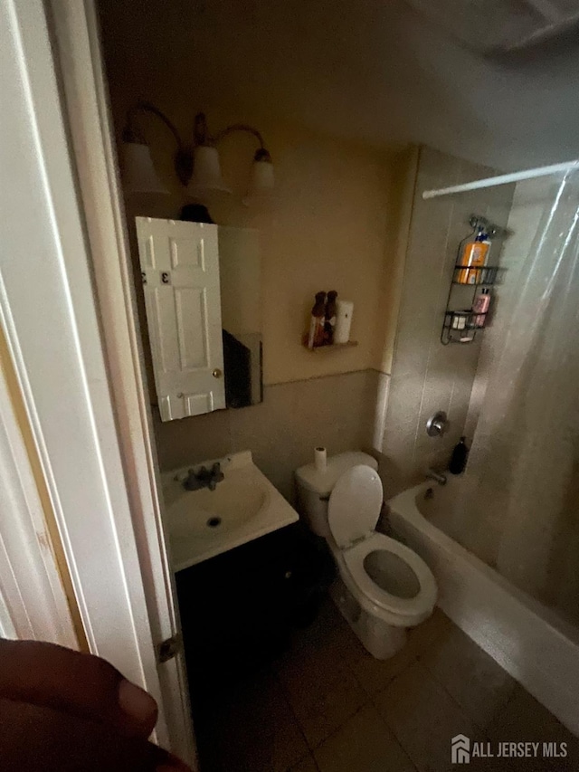 142 Joyce Kilmer Ave, New Brunswick, NJ 08901 - full bath with tile patterned flooring, toilet,  shower combination, and vanity