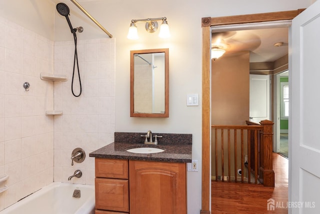 bathroom with vanity and tiled shower / bath